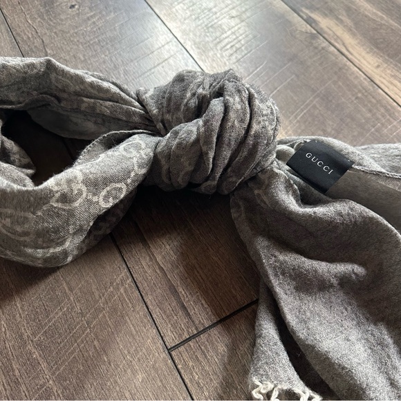 Gucci GG Logo Wool Blend Scarf - Picture 2 of 9